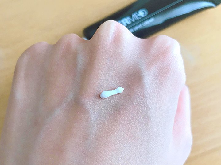 ホワイトニングスポットクリームのテクスチャー